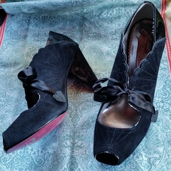 Poetic License Shoes - Poetic License "Kiss & Tell" Vintage Look Heels